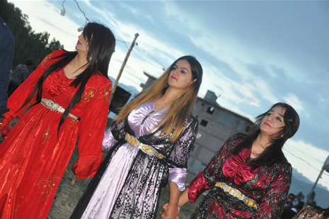 Yüksekova'da 16-17 Haziran 2012'de dünya evine giren çiftlerimizi sizlerler için sayfamıza taşıdık. Yüksekova Güncel Ailesi olarak tüm çitflerimize mutluluklar dileriz. Görüntüler: Foto: Yaşar Kaplan - Sinan Akkurt