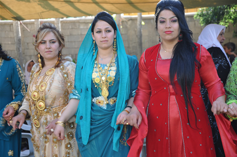 Yüksekova'da 16-17 Haziran 2012'de dünya evine giren çiftlerimizi sizlerler için sayfamıza taşıdık. Yüksekova Güncel Ailesi olarak tüm çitflerimize mutluluklar dileriz. Görüntüler: Foto: Yaşar Kaplan - Sinan Akkurt