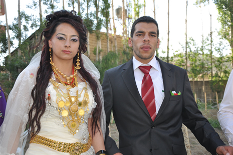 Yüksekova'da 16-17 Haziran 2012'de dünya evine giren çiftlerimizi sizlerler için sayfamıza taşıdık. Yüksekova Güncel Ailesi olarak tüm çitflerimize mutluluklar dileriz. Görüntüler: Foto: Yaşar Kaplan - Sinan Akkurt