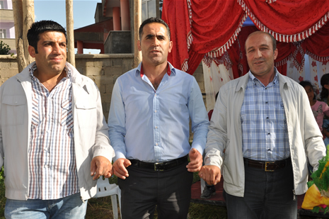 Yüksekova'da 16-17 Haziran 2012'de dünya evine giren çiftlerimizi sizlerler için sayfamıza taşıdık. Yüksekova Güncel Ailesi olarak tüm çitflerimize mutluluklar dileriz. Görüntüler: Foto: Yaşar Kaplan - Sinan Akkurt