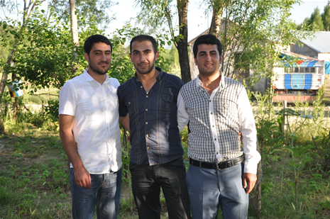 Yüksekova'da 16-17 Haziran 2012'de dünya evine giren çiftlerimizi sizlerler için sayfamıza taşıdık. Yüksekova Güncel Ailesi olarak tüm çitflerimize mutluluklar dileriz. Görüntüler: Foto: Yaşar Kaplan - Sinan Akkurt