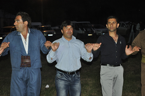 Yüksekova'da 16-17 Haziran 2012'de dünya evine giren çiftlerimizi sizlerler için sayfamıza taşıdık. Yüksekova Güncel Ailesi olarak tüm çitflerimize mutluluklar dileriz. Görüntüler: Foto: Yaşar Kaplan - Sinan Akkurt