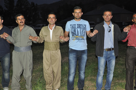 Yüksekova'da 16-17 Haziran 2012'de dünya evine giren çiftlerimizi sizlerler için sayfamıza taşıdık. Yüksekova Güncel Ailesi olarak tüm çitflerimize mutluluklar dileriz. Görüntüler: Foto: Yaşar Kaplan - Sinan Akkurt