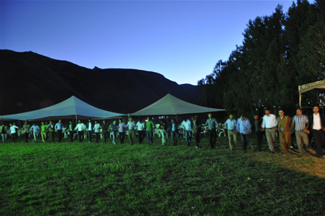 Yüksekova'da 16-17 Haziran 2012'de dünya evine giren çiftlerimizi sizlerler için sayfamıza taşıdık. Yüksekova Güncel Ailesi olarak tüm çitflerimize mutluluklar dileriz. Görüntüler: Foto: Yaşar Kaplan - Sinan Akkurt