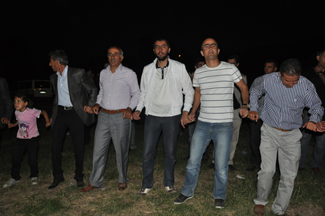 Yüksekova'da 16-17 Haziran 2012'de dünya evine giren çiftlerimizi sizlerler için sayfamıza taşıdık. Yüksekova Güncel Ailesi olarak tüm çitflerimize mutluluklar dileriz. Görüntüler: Foto: Yaşar Kaplan - Sinan Akkurt