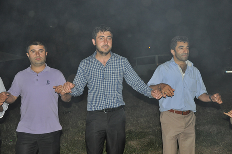 Yüksekova'da 16-17 Haziran 2012'de dünya evine giren çiftlerimizi sizlerler için sayfamıza taşıdık. Yüksekova Güncel Ailesi olarak tüm çitflerimize mutluluklar dileriz. Görüntüler: Foto: Yaşar Kaplan - Sinan Akkurt