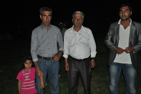 Yüksekova'da 16-17 Haziran 2012'de dünya evine giren çiftlerimizi sizlerler için sayfamıza taşıdık. Yüksekova Güncel Ailesi olarak tüm çitflerimize mutluluklar dileriz. Görüntüler: Foto: Yaşar Kaplan - Sinan Akkurt