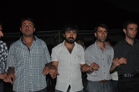 Yüksekova'da 16-17 Haziran 2012'de dünya evine giren çiftlerimizi sizlerler için sayfamıza taşıdık. Yüksekova Güncel Ailesi olarak tüm çitflerimize mutluluklar dileriz. Görüntüler: Foto: Yaşar Kaplan - Sinan Akkurt