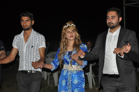 Yüksekova'da 16-17 Haziran 2012'de dünya evine giren çiftlerimizi sizlerler için sayfamıza taşıdık. Yüksekova Güncel Ailesi olarak tüm çitflerimize mutluluklar dileriz. Görüntüler: Foto: Yaşar Kaplan - Sinan Akkurt