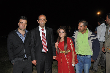 Yüksekova'da 16-17 Haziran 2012'de dünya evine giren çiftlerimizi sizlerler için sayfamıza taşıdık. Yüksekova Güncel Ailesi olarak tüm çitflerimize mutluluklar dileriz. Görüntüler: Foto: Yaşar Kaplan - Sinan Akkurt