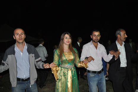 Yüksekova'da 16-17 Haziran 2012'de dünya evine giren çiftlerimizi sizlerler için sayfamıza taşıdık. Yüksekova Güncel Ailesi olarak tüm çitflerimize mutluluklar dileriz. Görüntüler: Foto: Yaşar Kaplan - Sinan Akkurt