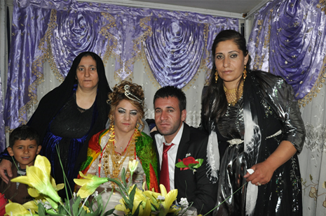 Yüksekova'da 16-17 Haziran 2012'de dünya evine giren çiftlerimizi sizlerler için sayfamıza taşıdık. Yüksekova Güncel Ailesi olarak tüm çitflerimize mutluluklar dileriz. Görüntüler: Foto: Yaşar Kaplan - Sinan Akkurt