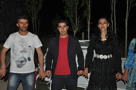 Yüksekova'da 16-17 Haziran 2012'de dünya evine giren çiftlerimizi sizlerler için sayfamıza taşıdık. Yüksekova Güncel Ailesi olarak tüm çitflerimize mutluluklar dileriz. Görüntüler: Foto: Yaşar Kaplan - Sinan Akkurt