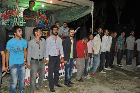 Yüksekova'da 16-17 Haziran 2012'de dünya evine giren çiftlerimizi sizlerler için sayfamıza taşıdık. Yüksekova Güncel Ailesi olarak tüm çitflerimize mutluluklar dileriz. Görüntüler: Foto: Yaşar Kaplan - Sinan Akkurt