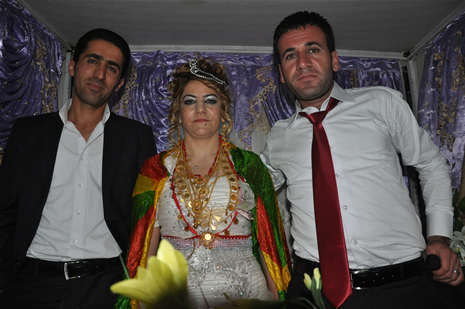 Yüksekova'da 16-17 Haziran 2012'de dünya evine giren çiftlerimizi sizlerler için sayfamıza taşıdık. Yüksekova Güncel Ailesi olarak tüm çitflerimize mutluluklar dileriz. Görüntüler: Foto: Yaşar Kaplan - Sinan Akkurt