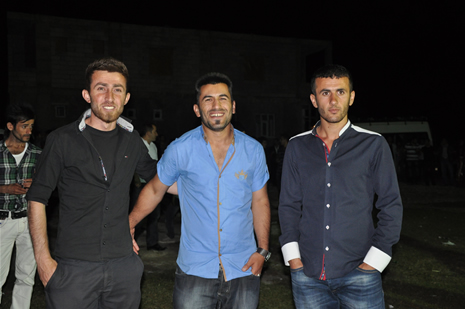 Yüksekova'da 16-17 Haziran 2012'de dünya evine giren çiftlerimizi sizlerler için sayfamıza taşıdık. Yüksekova Güncel Ailesi olarak tüm çitflerimize mutluluklar dileriz. Görüntüler: Foto: Yaşar Kaplan - Sinan Akkurt