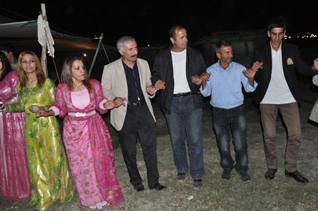 Yüksekova'da 16-17 Haziran 2012'de dünya evine giren çiftlerimizi sizlerler için sayfamıza taşıdık. Yüksekova Güncel Ailesi olarak tüm çitflerimize mutluluklar dileriz. Görüntüler: Foto: Yaşar Kaplan - Sinan Akkurt