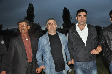 Yüksekova'da 16-17 Haziran 2012'de dünya evine giren çiftlerimizi sizlerler için sayfamıza taşıdık. Yüksekova Güncel Ailesi olarak tüm çitflerimize mutluluklar dileriz. Görüntüler: Foto: Yaşar Kaplan - Sinan Akkurt