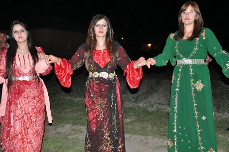 Yüksekova'da 16-17 Haziran 2012'de dünya evine giren çiftlerimizi sizlerler için sayfamıza taşıdık. Yüksekova Güncel Ailesi olarak tüm çitflerimize mutluluklar dileriz. Görüntüler: Foto: Yaşar Kaplan - Sinan Akkurt