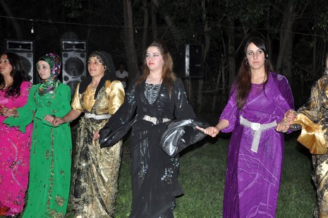 Yüksekova'da 16-17 Haziran 2012'de dünya evine giren çiftlerimizi sizlerler için sayfamıza taşıdık. Yüksekova Güncel Ailesi olarak tüm çitflerimize mutluluklar dileriz. Görüntüler: Foto: Yaşar Kaplan - Sinan Akkurt