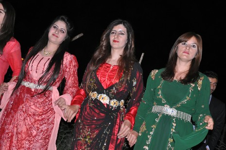 Yüksekova'da 16-17 Haziran 2012'de dünya evine giren çiftlerimizi sizlerler için sayfamıza taşıdık. Yüksekova Güncel Ailesi olarak tüm çitflerimize mutluluklar dileriz. Görüntüler: Foto: Yaşar Kaplan - Sinan Akkurt