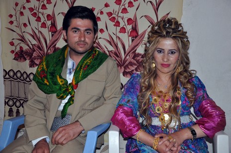 Yüksekova'da 16-17 Haziran 2012'de dünya evine giren çiftlerimizi sizlerler için sayfamıza taşıdık. Yüksekova Güncel Ailesi olarak tüm çitflerimize mutluluklar dileriz. Görüntüler: Foto: Yaşar Kaplan - Sinan Akkurt