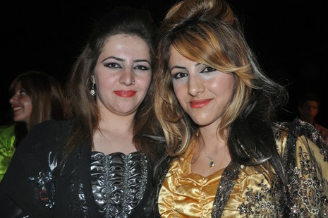 Yüksekova'da 16-17 Haziran 2012'de dünya evine giren çiftlerimizi sizlerler için sayfamıza taşıdık. Yüksekova Güncel Ailesi olarak tüm çitflerimize mutluluklar dileriz. Görüntüler: Foto: Yaşar Kaplan - Sinan Akkurt