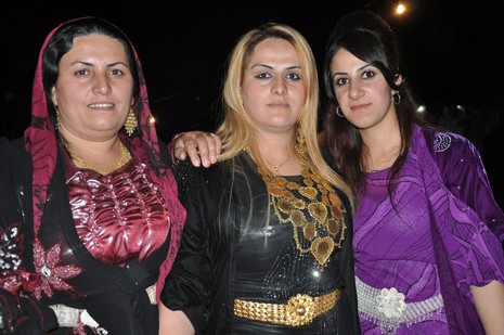 Yüksekova'da 16-17 Haziran 2012'de dünya evine giren çiftlerimizi sizlerler için sayfamıza taşıdık. Yüksekova Güncel Ailesi olarak tüm çitflerimize mutluluklar dileriz. Görüntüler: Foto: Yaşar Kaplan - Sinan Akkurt