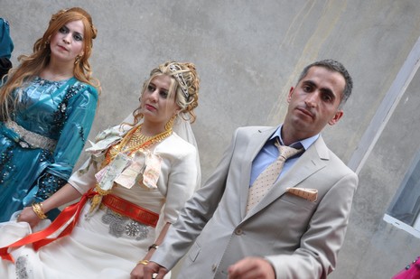 Yüksekova'da 16-17 Haziran 2012'de dünya evine giren çiftlerimizi sizlerler için sayfamıza taşıdık. Yüksekova Güncel Ailesi olarak tüm çitflerimize mutluluklar dileriz. Görüntüler: Foto: Yaşar Kaplan - Sinan Akkurt