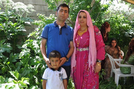 Yüksekova'da 16-17 Haziran 2012'de dünya evine giren çiftlerimizi sizlerler için sayfamıza taşıdık. Yüksekova Güncel Ailesi olarak tüm çitflerimize mutluluklar dileriz. Görüntüler: Foto: Yaşar Kaplan - Sinan Akkurt