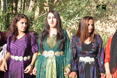 Yüksekova'da 23-24 Haziran 2012'de dünya evine giren çiftlerimizi sizlerler için sayfamıza taşıdık. Yüksekova Güncel Ailesi olarak tüm çitflerimize mutluluklar dileriz. Görüntüler: Foto: Yaşar Kaplan - Sinan Akkurt