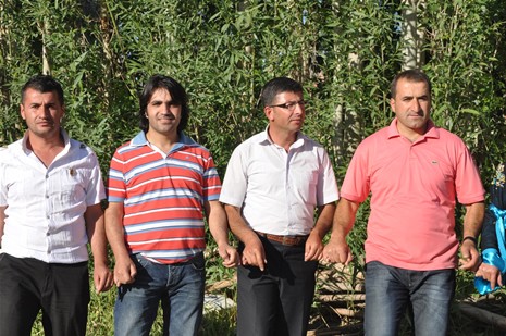 Yüksekova'da 23-24 Haziran 2012'de dünya evine giren çiftlerimizi sizlerler için sayfamıza taşıdık. Yüksekova Güncel Ailesi olarak tüm çitflerimize mutluluklar dileriz. Görüntüler: Foto: Yaşar Kaplan - Sinan Akkurt