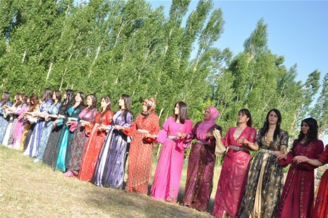 Yüksekova'da 23-24 Haziran 2012'de dünya evine giren çiftlerimizi sizlerler için sayfamıza taşıdık. Yüksekova Güncel Ailesi olarak tüm çitflerimize mutluluklar dileriz. Görüntüler: Foto: Yaşar Kaplan - Sinan Akkurt