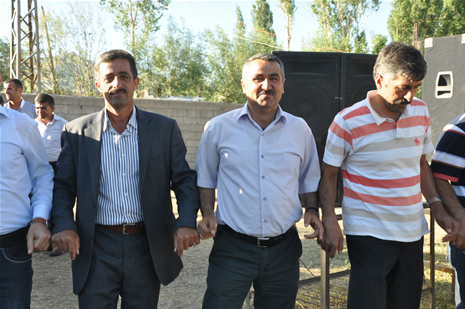 Yüksekova'da 23-24 Haziran 2012'de dünya evine giren çiftlerimizi sizlerler için sayfamıza taşıdık. Yüksekova Güncel Ailesi olarak tüm çitflerimize mutluluklar dileriz. Görüntüler: Foto: Yaşar Kaplan - Sinan Akkurt