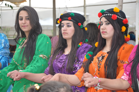 Yüksekova'da 23-24 Haziran 2012'de dünya evine giren çiftlerimizi sizlerler için sayfamıza taşıdık. Yüksekova Güncel Ailesi olarak tüm çitflerimize mutluluklar dileriz. Görüntüler: Foto: Yaşar Kaplan - Sinan Akkurt