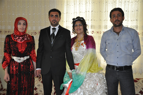 Yüksekova'da 23-24 Haziran 2012'de dünya evine giren çiftlerimizi sizlerler için sayfamıza taşıdık. Yüksekova Güncel Ailesi olarak tüm çitflerimize mutluluklar dileriz. Görüntüler: Foto: Yaşar Kaplan - Sinan Akkurt