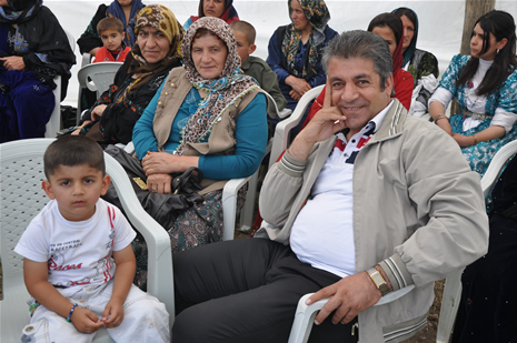 Yüksekova'da 23-24 Haziran 2012'de dünya evine giren çiftlerimizi sizlerler için sayfamıza taşıdık. Yüksekova Güncel Ailesi olarak tüm çitflerimize mutluluklar dileriz. Görüntüler: Foto: Yaşar Kaplan - Sinan Akkurt