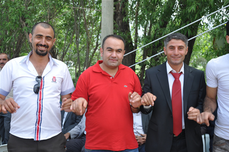 Yüksekova'da 23-24 Haziran 2012'de dünya evine giren çiftlerimizi sizlerler için sayfamıza taşıdık. Yüksekova Güncel Ailesi olarak tüm çitflerimize mutluluklar dileriz. Görüntüler: Foto: Yaşar Kaplan - Sinan Akkurt