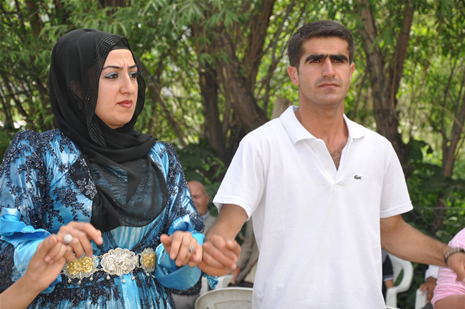 Yüksekova'da 23-24 Haziran 2012'de dünya evine giren çiftlerimizi sizlerler için sayfamıza taşıdık. Yüksekova Güncel Ailesi olarak tüm çitflerimize mutluluklar dileriz. Görüntüler: Foto: Yaşar Kaplan - Sinan Akkurt