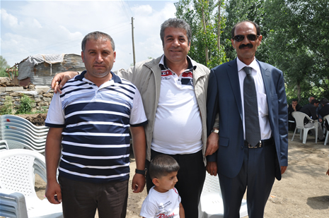 Yüksekova'da 23-24 Haziran 2012'de dünya evine giren çiftlerimizi sizlerler için sayfamıza taşıdık. Yüksekova Güncel Ailesi olarak tüm çitflerimize mutluluklar dileriz. Görüntüler: Foto: Yaşar Kaplan - Sinan Akkurt