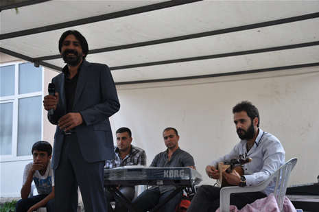 Yüksekova'da 23-24 Haziran 2012'de dünya evine giren çiftlerimizi sizlerler için sayfamıza taşıdık. Yüksekova Güncel Ailesi olarak tüm çitflerimize mutluluklar dileriz. Görüntüler: Foto: Yaşar Kaplan - Sinan Akkurt