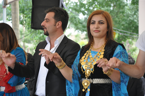 Yüksekova'da 23-24 Haziran 2012'de dünya evine giren çiftlerimizi sizlerler için sayfamıza taşıdık. Yüksekova Güncel Ailesi olarak tüm çitflerimize mutluluklar dileriz. Görüntüler: Foto: Yaşar Kaplan - Sinan Akkurt