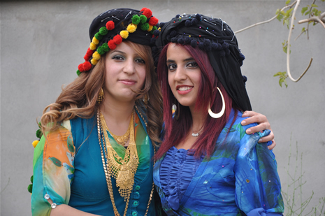 Yüksekova'da 23-24 Haziran 2012'de dünya evine giren çiftlerimizi sizlerler için sayfamıza taşıdık. Yüksekova Güncel Ailesi olarak tüm çitflerimize mutluluklar dileriz. Görüntüler: Foto: Yaşar Kaplan - Sinan Akkurt