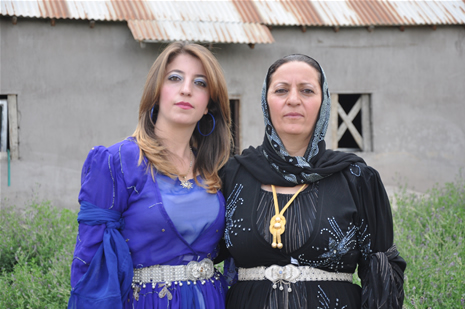 Yüksekova'da 23-24 Haziran 2012'de dünya evine giren çiftlerimizi sizlerler için sayfamıza taşıdık. Yüksekova Güncel Ailesi olarak tüm çitflerimize mutluluklar dileriz. Görüntüler: Foto: Yaşar Kaplan - Sinan Akkurt