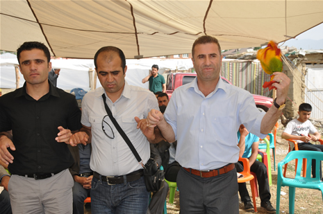 Yüksekova'da 23-24 Haziran 2012'de dünya evine giren çiftlerimizi sizlerler için sayfamıza taşıdık. Yüksekova Güncel Ailesi olarak tüm çitflerimize mutluluklar dileriz. Görüntüler: Foto: Yaşar Kaplan - Sinan Akkurt