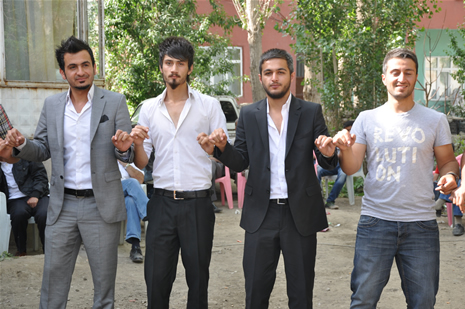 Yüksekova'da 23-24 Haziran 2012'de dünya evine giren çiftlerimizi sizlerler için sayfamıza taşıdık. Yüksekova Güncel Ailesi olarak tüm çitflerimize mutluluklar dileriz. Görüntüler: Foto: Yaşar Kaplan - Sinan Akkurt