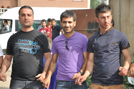 Yüksekova'da 23-24 Haziran 2012'de dünya evine giren çiftlerimizi sizlerler için sayfamıza taşıdık. Yüksekova Güncel Ailesi olarak tüm çitflerimize mutluluklar dileriz. Görüntüler: Foto: Yaşar Kaplan - Sinan Akkurt