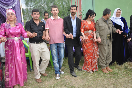 Yüksekova'da 23-24 Haziran 2012'de dünya evine giren çiftlerimizi sizlerler için sayfamıza taşıdık. Yüksekova Güncel Ailesi olarak tüm çitflerimize mutluluklar dileriz. Görüntüler: Foto: Yaşar Kaplan - Sinan Akkurt