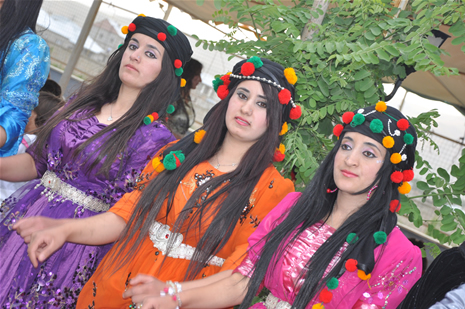 Yüksekova'da 23-24 Haziran 2012'de dünya evine giren çiftlerimizi sizlerler için sayfamıza taşıdık. Yüksekova Güncel Ailesi olarak tüm çitflerimize mutluluklar dileriz. Görüntüler: Foto: Yaşar Kaplan - Sinan Akkurt