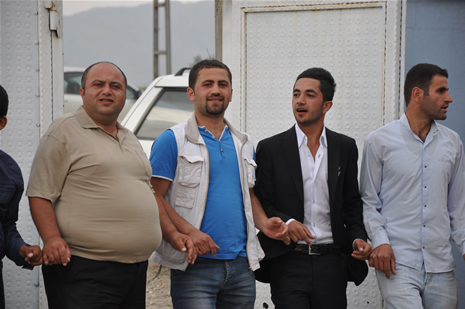 Yüksekova'da 23-24 Haziran 2012'de dünya evine giren çiftlerimizi sizlerler için sayfamıza taşıdık. Yüksekova Güncel Ailesi olarak tüm çitflerimize mutluluklar dileriz. Görüntüler: Foto: Yaşar Kaplan - Sinan Akkurt